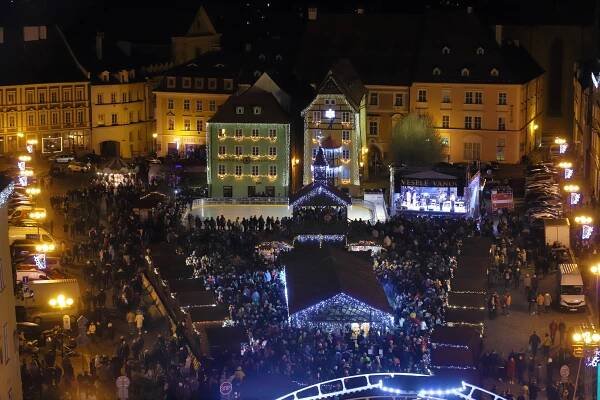 Vánoční trhy a oslavy adventu začaly v celém Karlovarském kraji | Náš REGION