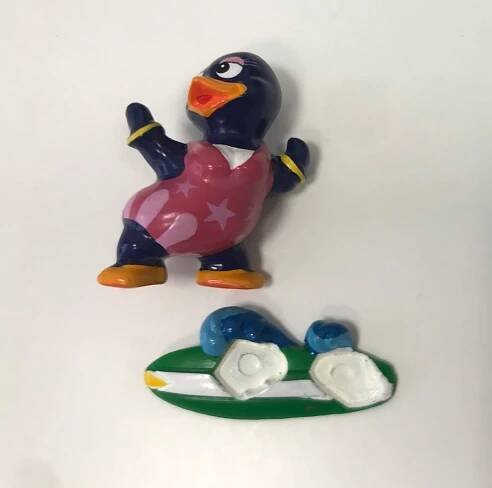 FIGURKA Z KINDER VAJÍČEK, LETNÍ TUČNÁCI, PINGUI BEACH, NA SERFU