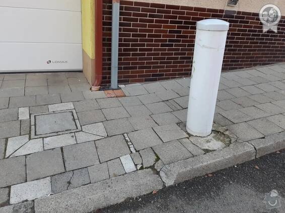 Úprava obrubníků pro vjezd do garáže (Šlapanice u Brna, okr. Brno-venkov) • Zámková dlažba • NejŘemeslníci.cz