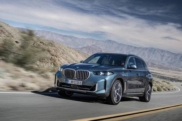 Nová BMW X5 a X6 jsou tu s čistějším designem, modernějším interiérem a kompletní elektrifikací
