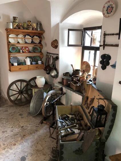 Predajná galéria umenia, designu a starožitností - Dom zberateľa, milovníka umenia a starožitností - Aragorn Gallery Banská