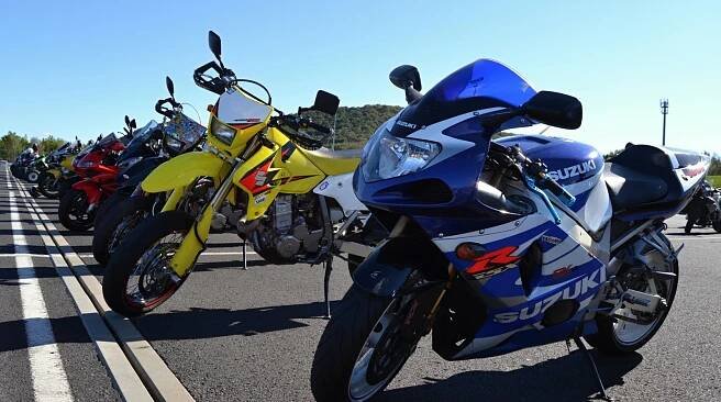 Motoristé si užívali volné jízdy na závodním okruhu v Mostě