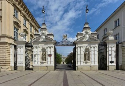 Soubor:Brama Główna kampus centralny Uniwersytetu Warszawskiego 2019.jpg – Wikipedie