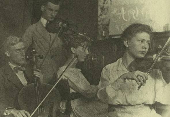 Escher (left) with his string quartet, consisting of friends Conny Umbgrove, Roosje Ingen Housz and Bas Kist, 1917