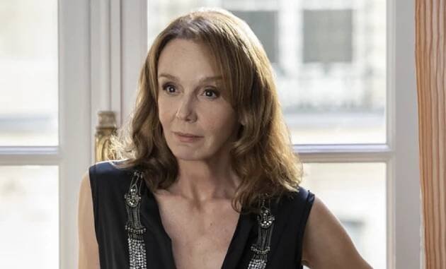 Philippine Leroy-Beaulieu: The French Actress Is A Netflix Star | GIANT FREAKIN ROBOT
