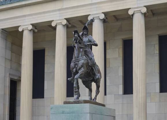 Equestrian statue of Francisco Pizarro
