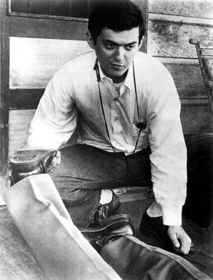 FEAR AND DESIRE, Stanley Kubrick, on set, 1953