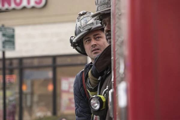 Chicago Fire - Padá obloha - Z filmu - Taylor Kinney