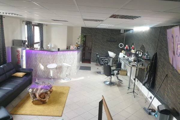 Tony's Barbershop foto 1