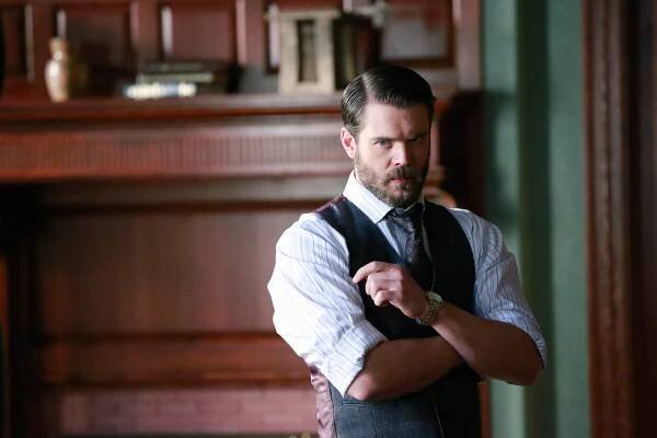 Charlie Weber in "How to Get Away with Murder"