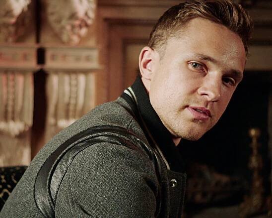 Královská rodina - Seek for Thy Noble Father in the Dust - Z filmu - William Moseley