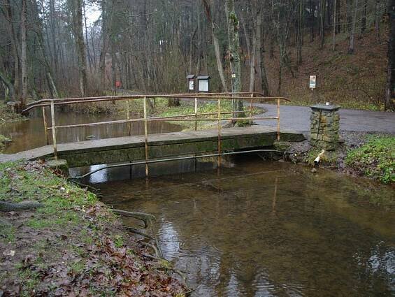 Hydrogeologické a pozorovací vrty v Mariánském údolí