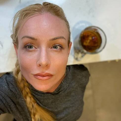 Chudá servírka tancovala u tyče, aby zachránila poníka před porážkou: Dnes vládne pornoprůmyslu