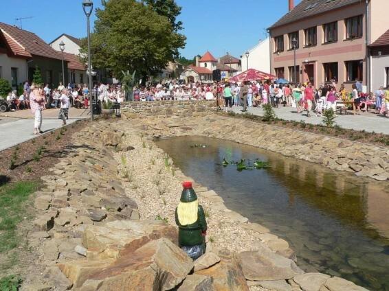 Slavnostní otevření návsi 27.6.2010 - Oficiální stránka obce Sivice