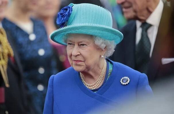 Královna Alžběta se stane nejdéle vládnoucí britskou panovnicí