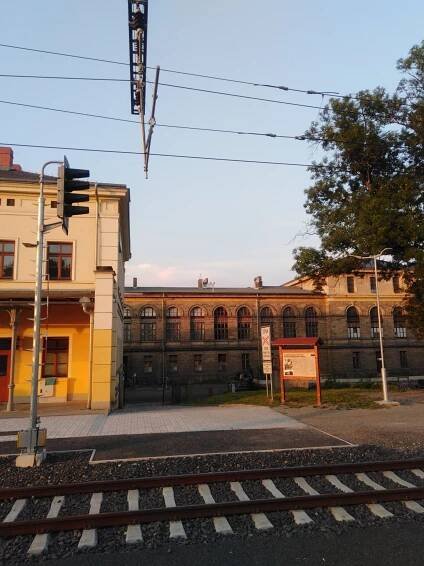 Nádraží Děčín Východ na konci léta – Cestování, poznávání, historie, poznámky