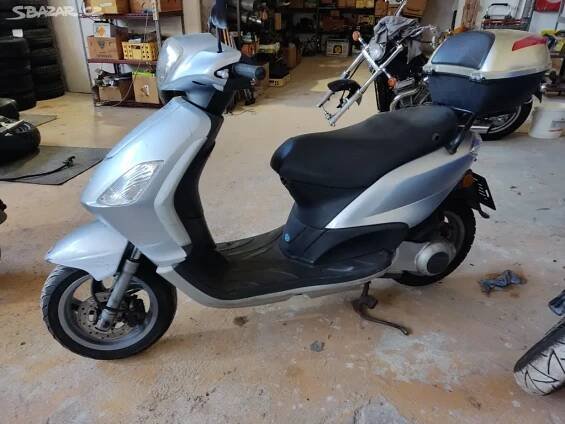 3x skútr Piaggio 50 - 125