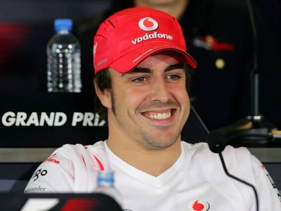 Alonso a Hamilton sú vraj kamaráti