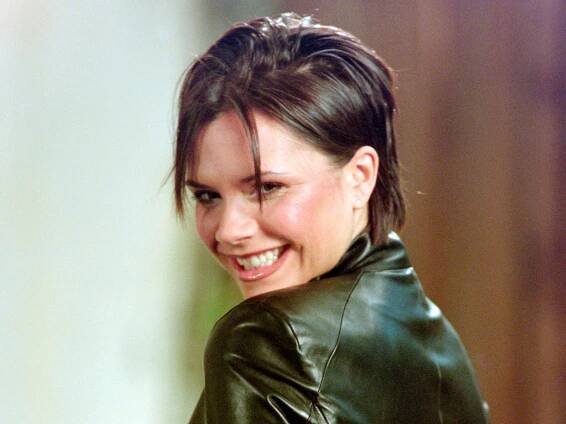 Mode-Ikone Victoria Beckham ist jetzt 51! Wir zeigen ihre schönsten Looks von 1996 bis heute