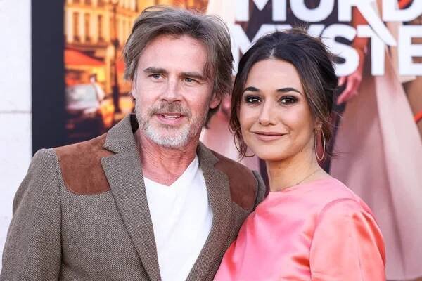 Sam Trammell a přítelkyně Emmanuelle Chriqui přijedou do Los Angeles Premiere Of Netflix 's Murder Mystery 2', která se konala 28. března 2023 v divadle Regency Village Theatre ve Westwoodu, Los Angeles, Kalifornie, Spojené státy americké. — Stock obrázek
