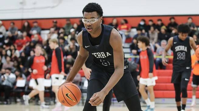 Bryce James playing basketball in 2022