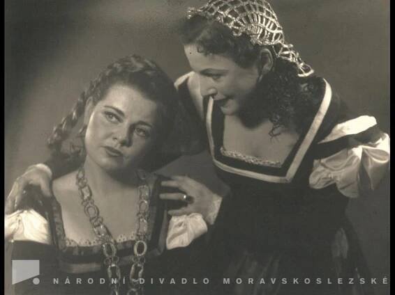Vlasta Vlasáková - životopis | Národní divadlo moravskoslezské