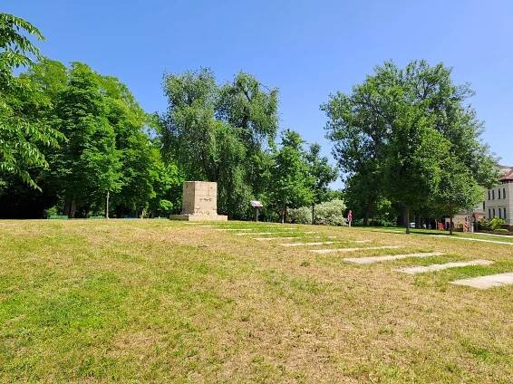 Rudoarmějec v Litoměřicích přišel o hlavu. Po diskutované soše zbyl jen sokl