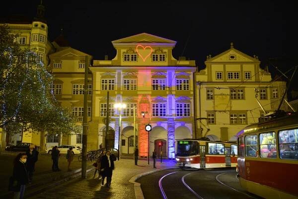Člověk, nikoli modla. Osobnosti v Česku uctily památku Václava Havla