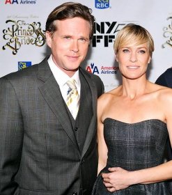 Cary Elwes Still ‘in Touch’ With ‘Princess Bride’ Costar Robin Wright