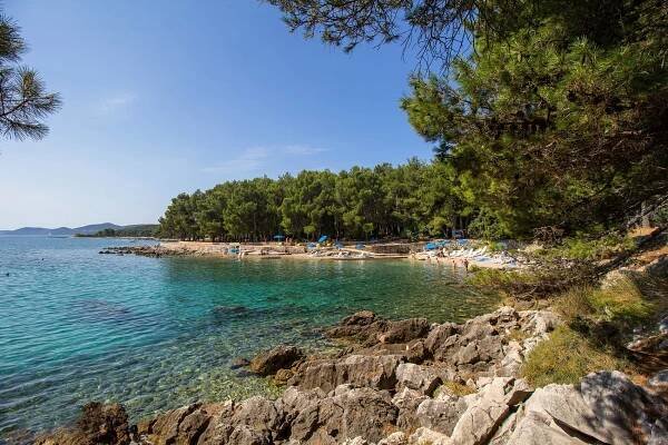 Nerezine, Ostrov Losinj, Chorvatsko - apartmány, hotely, informace pro ubytování a dovolenou