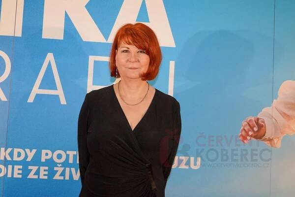 Petra Hřebíčková a Uljana Donátová promluvily na premiéře filmu Matka v trapu o natáčení skorokomedie ze života | Červenýkoberec.cz
