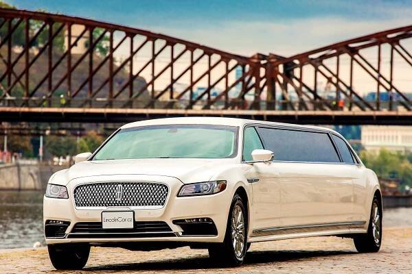 Lincoln car - pronájem limuzíny - svatby - výlety - večírky - trensfery