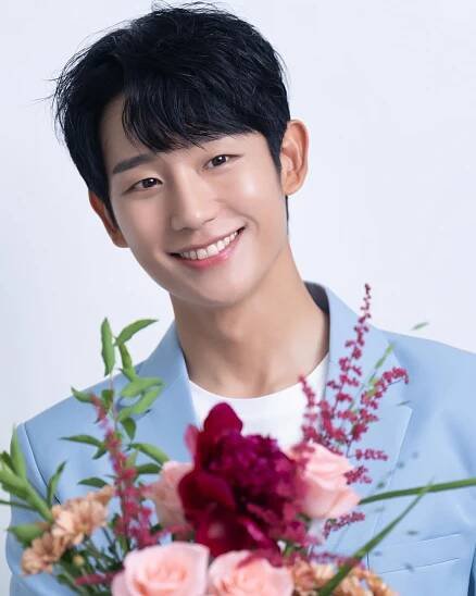 Jung Hae In chce trávit víc času s rodiči. Pomohla mu zkušenost z Cannes, kde představil svůj nový film I, The Executioner