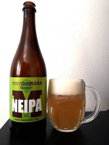 Máša - NEIPA, New England IPA lahev a sklenice