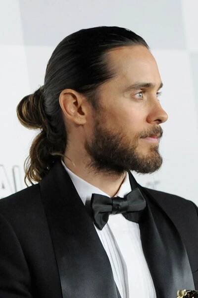 The ultimate man bun, Jared Leto at the 2014 Golden Globes Barba Hipster, Man Bun Hairstyles, Phoebe Tonkin, Man Bun, New Boyfriend, Evan Peters, Nicole Richie, Janet Jackson, Justin Timberlake