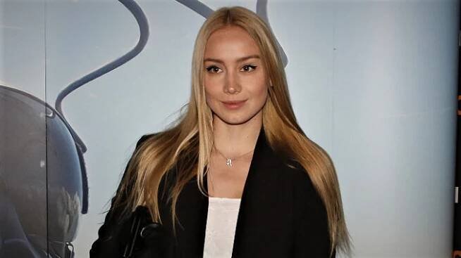 173 cm vysoká Anna Kadeřávková ve společnosti předvedla nekonečně dlouhé nohy v proklatě krátké sukni. Nastínila recept na super postavu