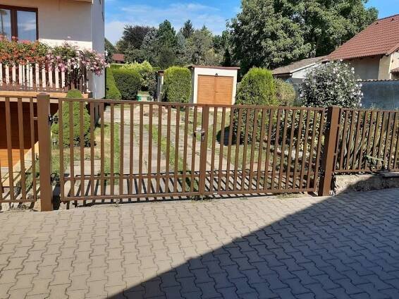 Dvoukřídlá vrata na zahradu