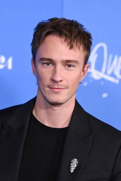 Drew Starkey’s Blonde Transformation Is 50% Gone — See Photos