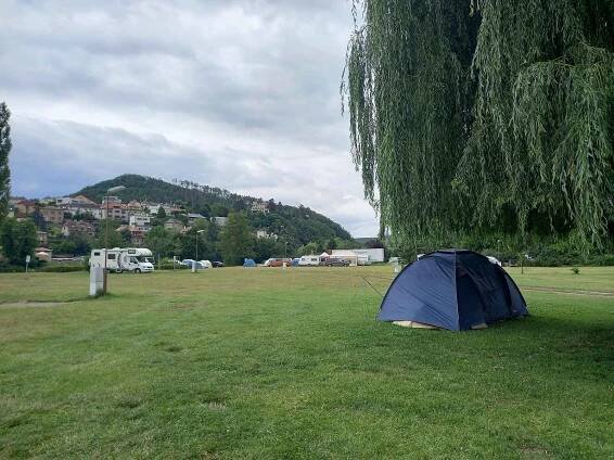 Letní sezona v kempech začíná pomaleji. Zájem ovlivňuje počasí i ceny