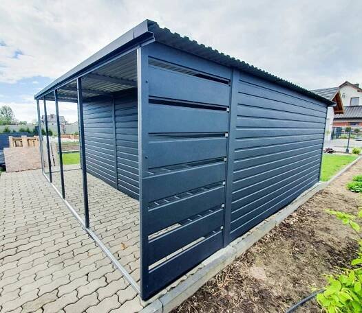 Zahradní domek 4x4m - přístřešek 1x4m Dvoukřídlá vrata střecha spád dozadu Šířka 4 m