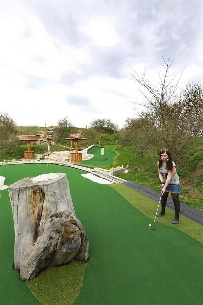 Dobrodružný golf u Středočechů boduje. Turnaje se hrají i v noci