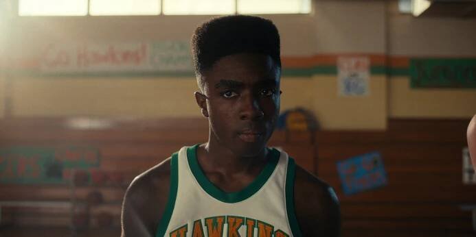 Stranger Things - Season 4 - Kapitola první: Klub Hellfire - Z filmu - Caleb McLaughlin
