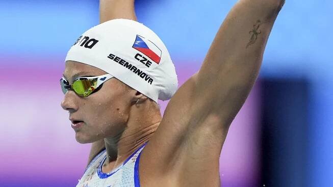 Seemanová se opět přiblížila medaili, ve finále MS byla pátá. Marchand překonal světový rekord