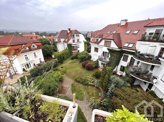 Pronájem bytu 3+1 131 m² (Mezonet), Trojská, Praha 7 - Troja