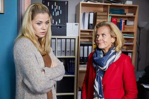 Der Lehrer - Die 1-1-2 ist so viel leichter zu merken - Z filmu - Jessica Ginkel, Andrea L'Arronge