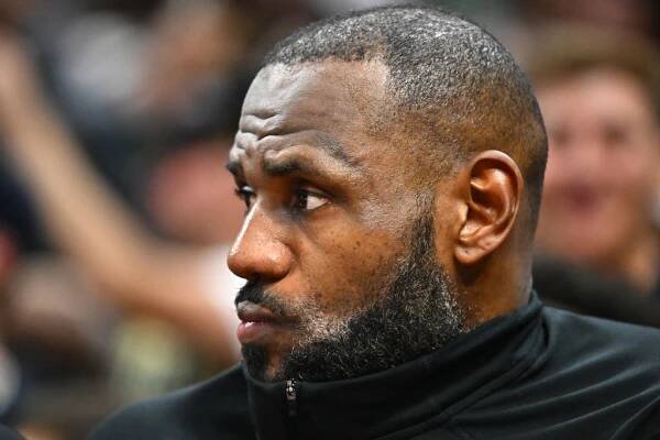 LeBron James Endorses Kamala Harris, Invoking Trump’s Rhetoric on Race