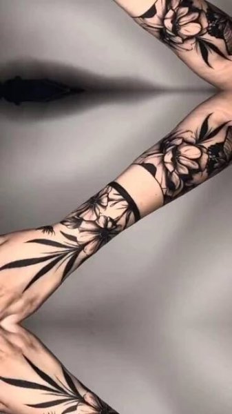 Obsahuje obrázek: Dark arm tattoo