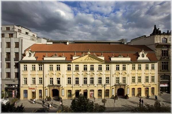Spočítáno: Jak nevýhodně Praha pronajala Slovanský dům