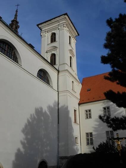 Kostel Narození Panny Marie a klášter - Vranov u Brna