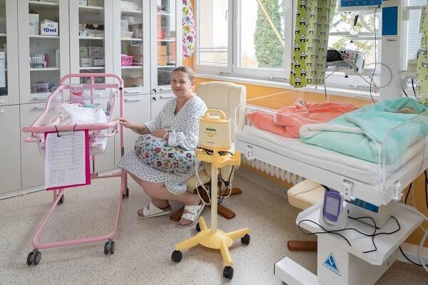 Porodnice Šternberk a. s., Gynekologicko-porodnické oddělení: Miminko a maminka v porodnici.